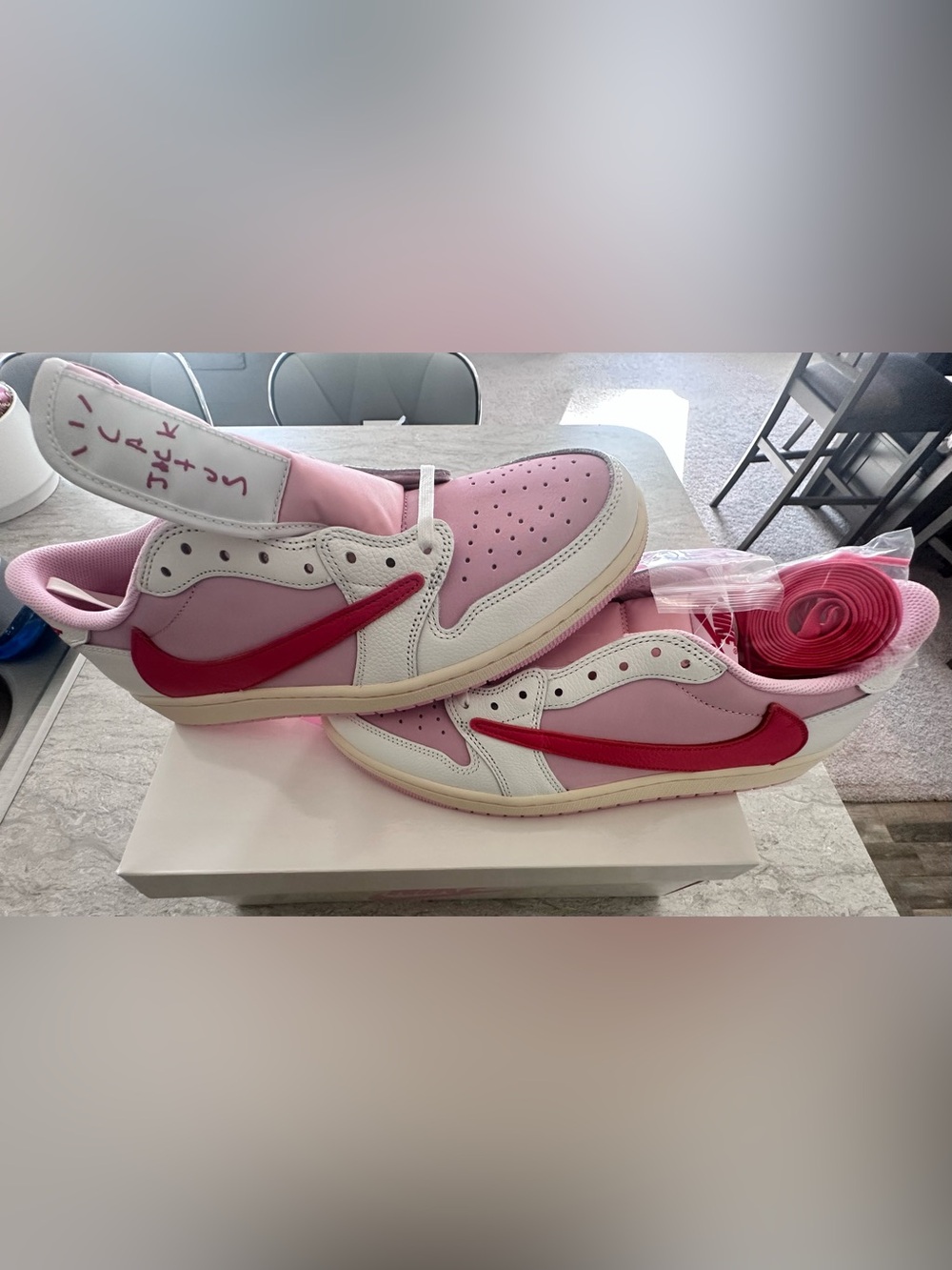 Travis Scott x Nike Jordan Low Sail/Tropic Shy-Pink DS OG - Picture 2 of 15